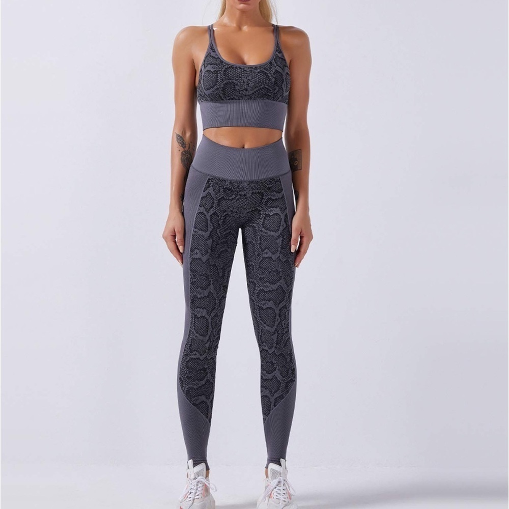 Decdeal Women Workout Set Gray Snakeskin Print 2 Pieces Leggings Criscross Bra S